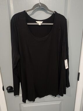 Terra & Sky, Women’s Black Scoop Neck Long Sleeve Top